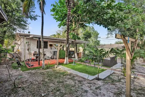 2158 NW 100th Street Miami FL 33147