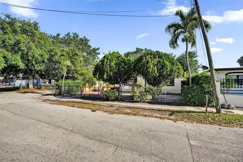 2158 NW 100th Street Miami FL 33147