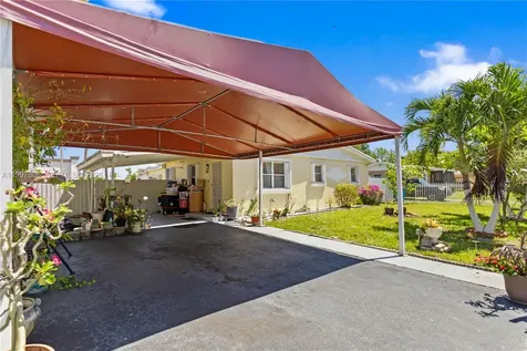 4751 SW 31st Drive West Park FL 33023