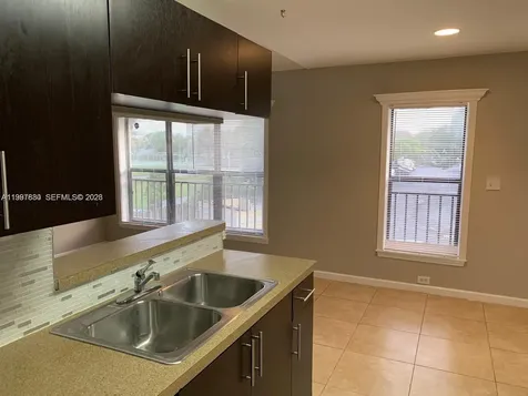 3932 NW 87th Avenue Sunrise FL 33351