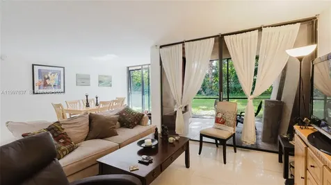101 SW 96th Terrace Plantation FL 33324
