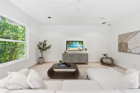 3752 NE 199 Street Aventura FL 33180