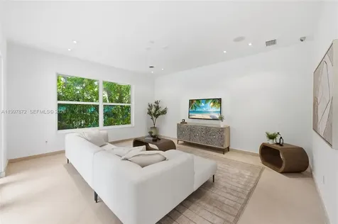 3752 NE 199 Street Aventura FL 33180