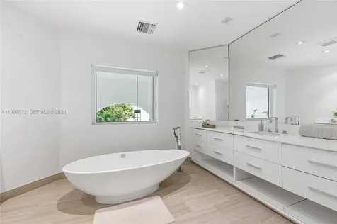 3752 NE 199 Street Aventura FL 33180