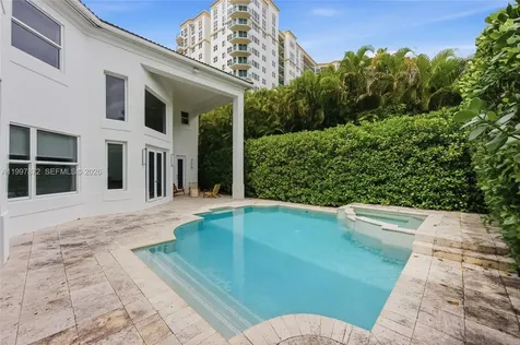 3752 NE 199 Street Aventura FL 33180