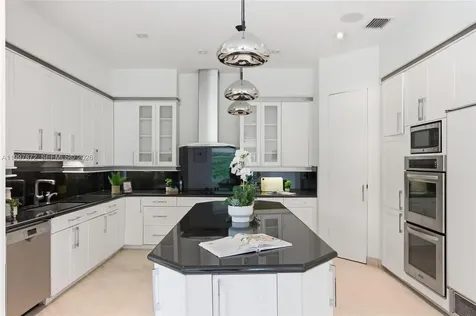3752 NE 199 Street Aventura FL 33180