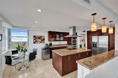 5660 Collins Avenue Miami Beach FL 33140