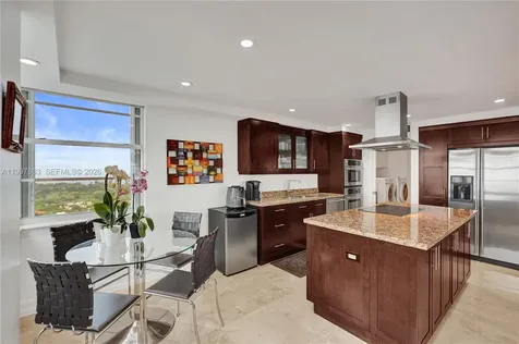 5660 Collins Avenue Miami Beach FL 33140