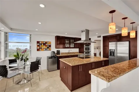 5660 Collins Avenue Miami Beach FL 33140