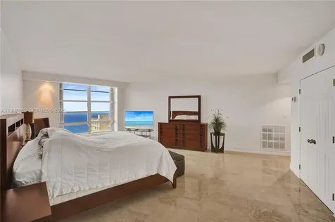 5660 Collins Avenue Miami Beach FL 33140
