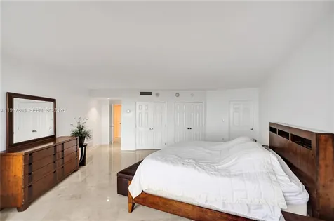 5660 Collins Avenue Miami Beach FL 33140