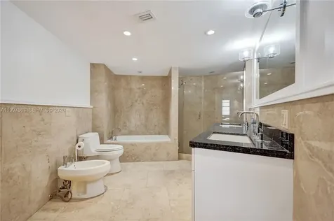 5660 Collins Avenue Miami Beach FL 33140