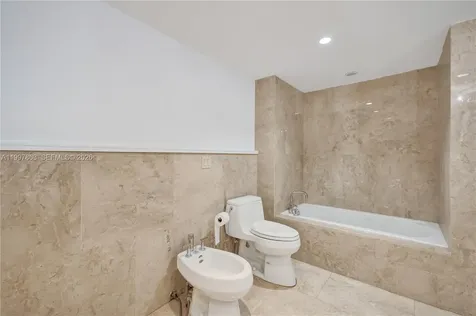 5660 Collins Avenue Miami Beach FL 33140
