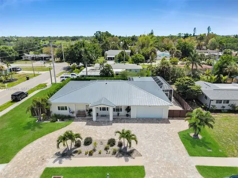 1574 Ricardo Fort Myers FL 33901
