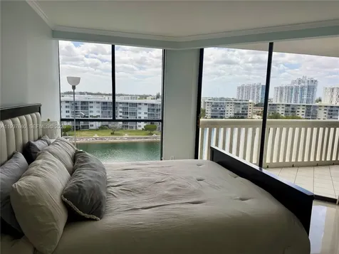 1000 Island Boulevard Aventura FL 33160