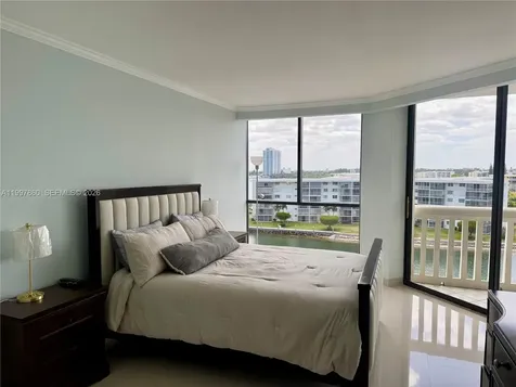 1000 Island Boulevard Aventura FL 33160