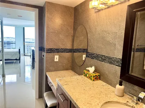 1000 Island Boulevard Aventura FL 33160