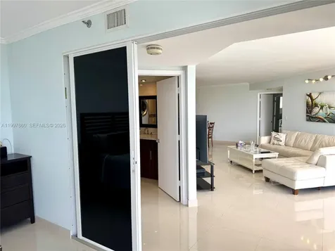 1000 Island Boulevard Aventura FL 33160