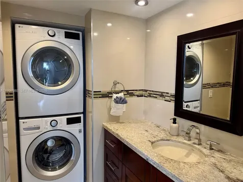 1000 Island Boulevard Aventura FL 33160