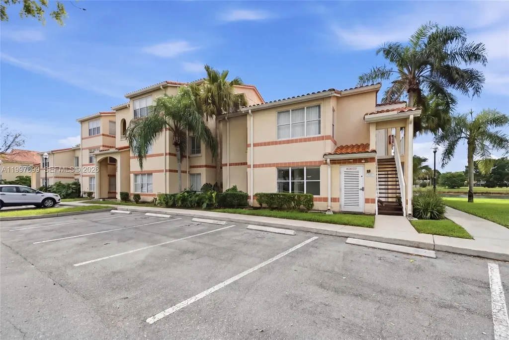 3310 N Pinewalk Drive N Margate FL 33063