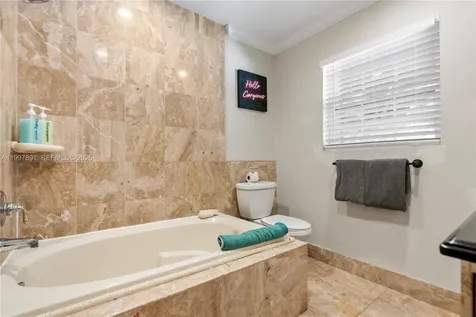 1652 NE 39th Street Oakland Park FL 33334