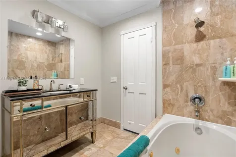 1652 NE 39th Street Oakland Park FL 33334