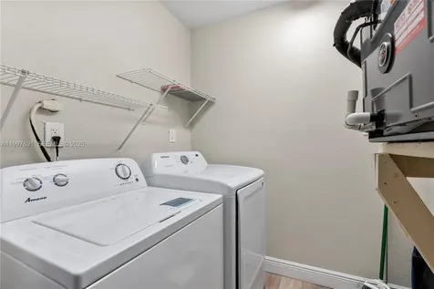 1652 NE 39th Street Oakland Park FL 33334