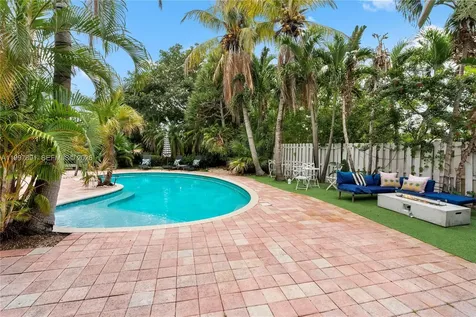1652 NE 39th Street Oakland Park FL 33334