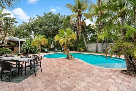 1652 NE 39th Street Oakland Park FL 33334