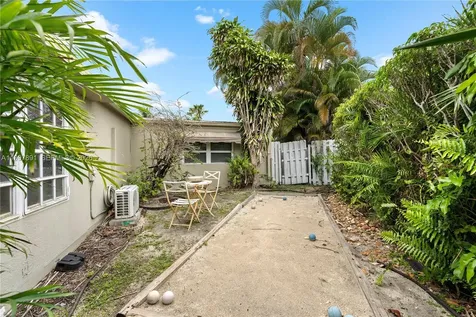 1652 NE 39th Street Oakland Park FL 33334
