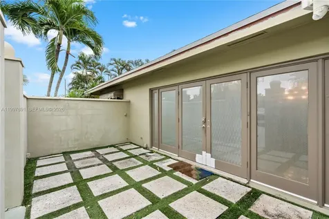 1652 NE 39th Street Oakland Park FL 33334