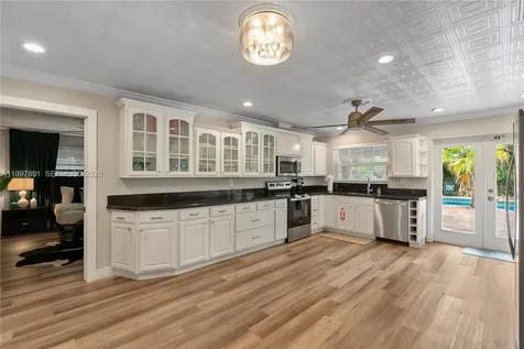 1652 NE 39th Street Oakland Park FL 33334