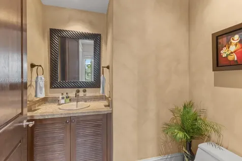 685 Harbor Lane Key Biscayne FL 33149
