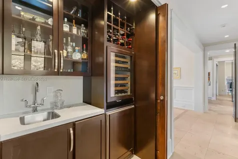 685 Harbor Lane Key Biscayne FL 33149