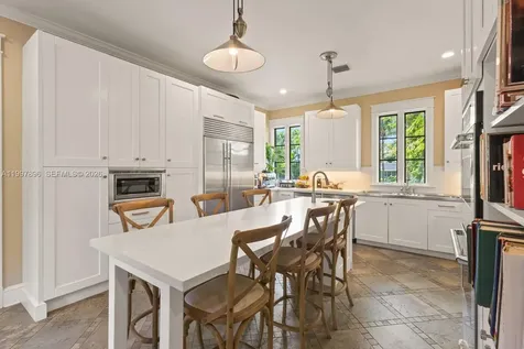685 Harbor Lane Key Biscayne FL 33149