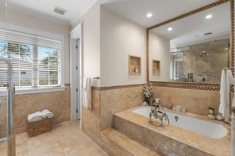 685 Harbor Lane Key Biscayne FL 33149