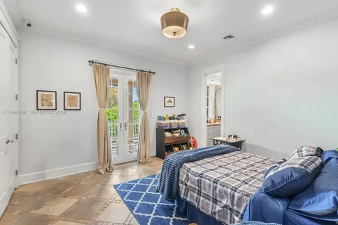 685 Harbor Lane Key Biscayne FL 33149