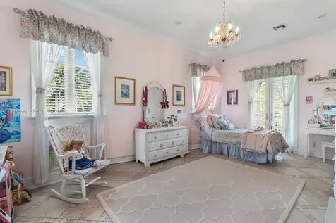 685 Harbor Lane Key Biscayne FL 33149