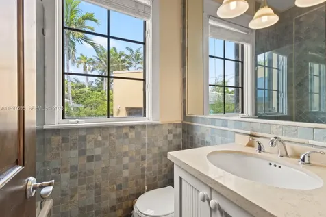 685 Harbor Lane Key Biscayne FL 33149