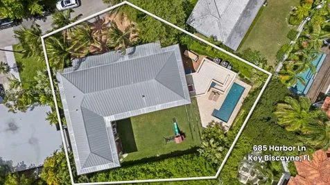 685 Harbor Lane Key Biscayne FL 33149