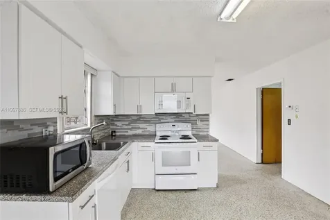 4756 SW 7th Street Miami FL 33134