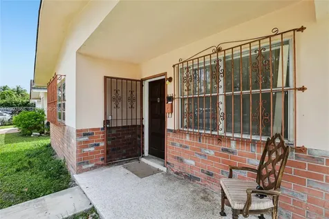 4756 SW 7th Street Miami FL 33134