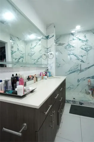 18499 NW 52nd Path Miami Gardens FL 33055