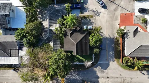 18499 NW 52nd Path Miami Gardens FL 33055