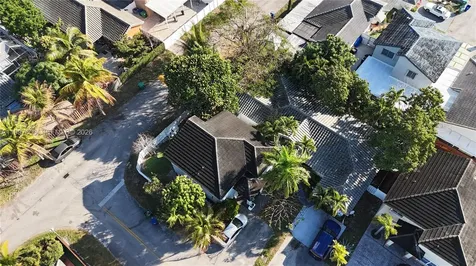 18499 NW 52nd Path Miami Gardens FL 33055