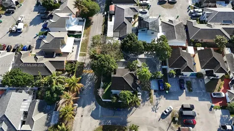18499 NW 52nd Path Miami Gardens FL 33055