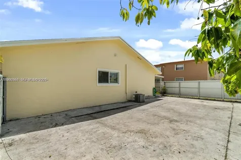 330 W 74th Place Hialeah FL 33014