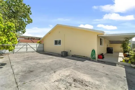 330 W 74th Place Hialeah FL 33014