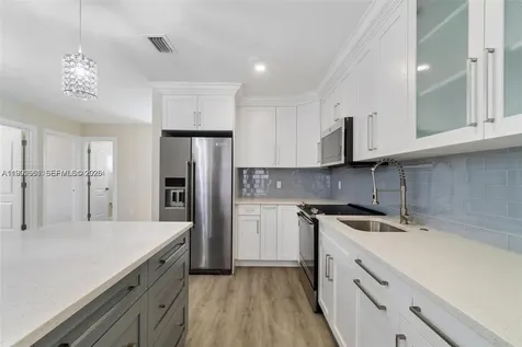 330 W 74th Place Hialeah FL 33014