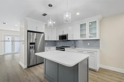 330 W 74th Place Hialeah FL 33014